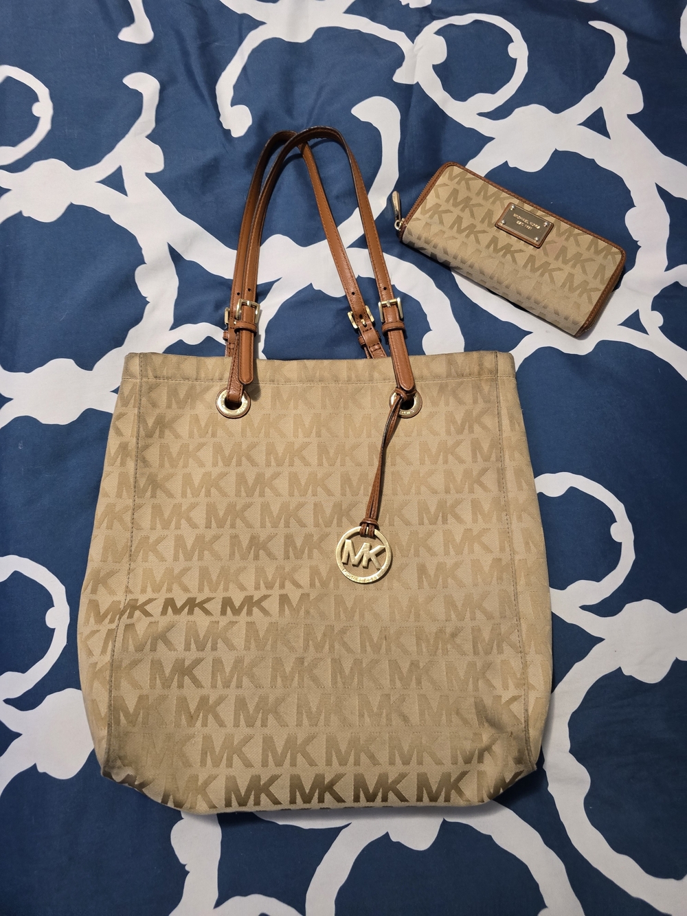 Michael Kors Heritage Signature Tote & Continental Zip-Around Wallet Set